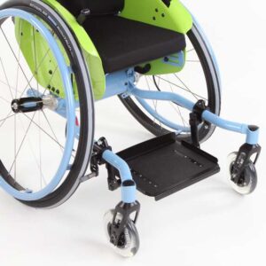 Poggiapiedi con ampio intervallo di regolazione e di posizionamento