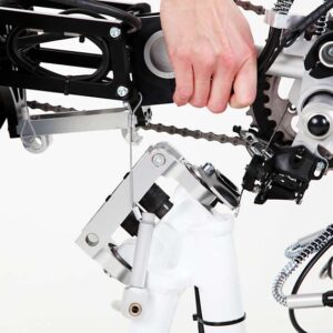 È possibile disaccoppiare l'unità motrice con poche mosse senza attrezzi