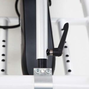 Possibilità di regolazione dell'inclinazione dello schienale tramite leva di bloccaggio