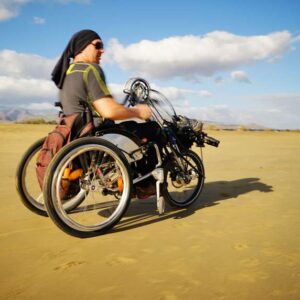 Bicicletta adattiva NJ1 in combinazione con la TRAVELER