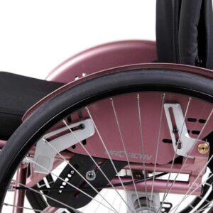 Spondina paraspruzzi in alluminio rimovibile mediante funzione di innesto