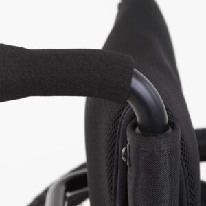 Maniglie di spinta in alluminio montate saldamente sul tubo dello schienale