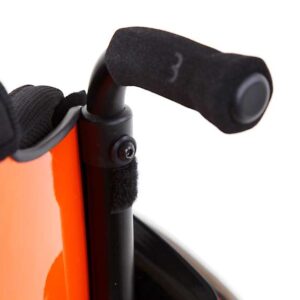 Maniglie di spinta in alluminio montate saldamente sul tubo dello schienale