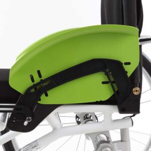 Spondina paraspruzzi in alluminio rimovibile mediante funzione di innesto