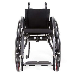 SPEEDY 4teen con schienale regolabile nell'inclinazione in 7 posizioni e maniglie di spinta di sicurezza arretrate