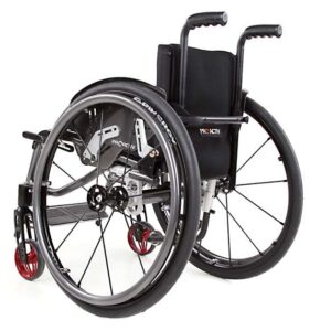 SPEEDY 4teen con schienale regolabile nell'inclinazione in 7 posizioni e maniglie di spinta di sicurezza arretrate