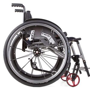 SPEEDY 4teen con schienale regolabile nell'inclinazione in 7 posizioni e maniglie di spinta di sicurezza arretrate