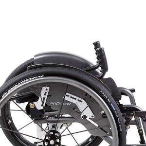 Schienale regolabile nell'inclinazione in 7 posizioni e ribaltabile