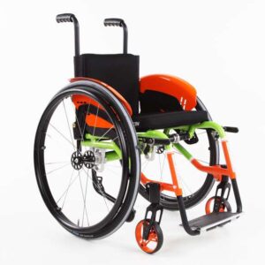 SPEEDY 4teen con schienale regolabile nell'inclinazione in 7 posizioni e maniglie di spinta di sicurezza arretrate