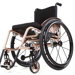 SPEEDY 4you Ergo con schienale adattabile (sistema di cinghie) e freno di stazionamento integrale così come lieve incasso del telaio