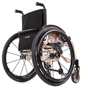 SPEEDY 4you Ergo con schienale adattabile (sistema di cinghie) e freno di stazionamento integrale così come lieve incasso del telaio