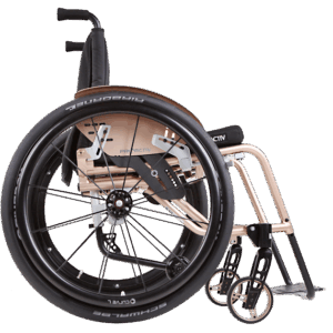 SPEEDY 4you Ergo con schienale adattabile (sistema di cinghie) e freno di stazionamento integrale così come lieve incasso del telaio