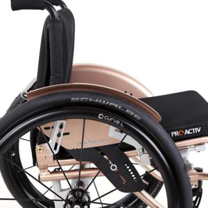 Spondina paraspruzzi in alluminio rimovibile mediante funzione di innesto