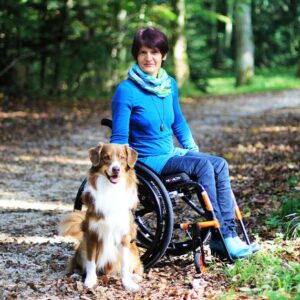 SPEEDY 4you Ergo con schienale adattabile (sistema di cinghie) e freno di stazionamento integrale così come pronunciato incasso del telaio