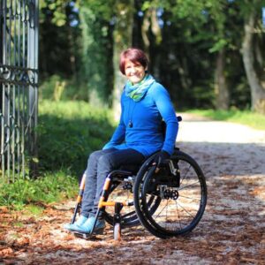 SPEEDY 4you Ergo con schienale adattabile (sistema di cinghie) e freno di stazionamento integrale così come pronunciato incasso del telaio