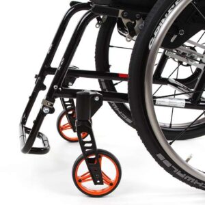 Poggiapiedi ribaltabile all'indietro (posizione attiva)