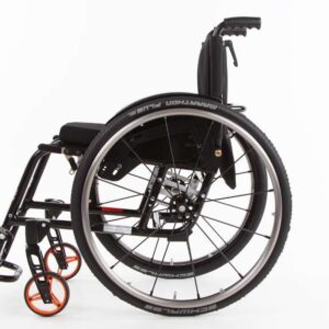 SPEEDY A1 con schienale adattabile (sistema di cinghie) e maniglie di spinta di sicurezza regolabili in altezza