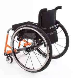 SPEEDY F2 con schienale regolabile nell'inclinazione in 7 posizioni e freno di stazionamento integrale