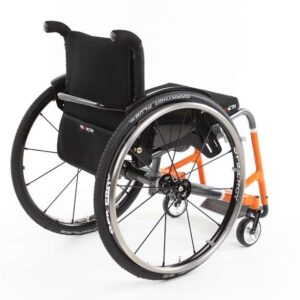 SPEEDY F2 con schienale regolabile nell'inclinazione in 7 posizioni e freno di stazionamento integrale