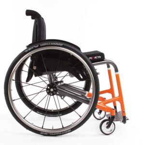 SPEEDY F2 con schienale regolabile nell'inclinazione in 7 posizioni e freno di stazionamento integrale