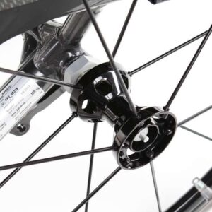 Ruota motrice rimovibile tramite l'asse flottante