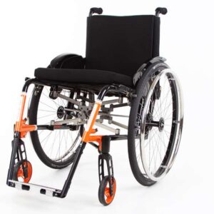 TRAVELER con schienale regolabile nell'inclinazione in 7 posizioni e ribaltabile