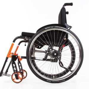 TRAVELER con schienale regolabile nell'inclinazione in 7 posizioni e ribaltabile