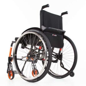 TRAVELER con schienale regolabile nell'inclinazione in 7 posizioni e ribaltabile