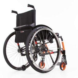 TRAVELER con schienale regolabile nell'inclinazione in 7 posizioni e ribaltabile