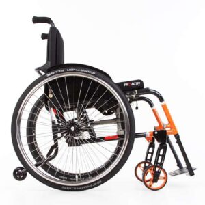 TRAVELER con schienale regolabile nell'inclinazione in 7 posizioni e ribaltabile