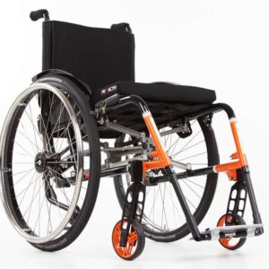 TRAVELER con schienale regolabile nell'inclinazione in 7 posizioni e ribaltabile