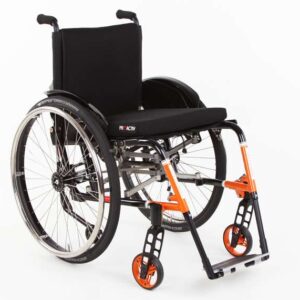 TRAVELER con schienale regolabile nell'inclinazione in 7 posizioni e ribaltabile