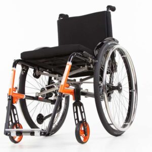 TRAVELER con schienale regolabile nell'inclinazione in 7 posizioni e ribaltabile