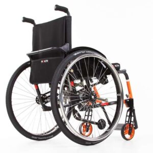 TRAVELER con schienale regolabile nell'inclinazione in 7 posizioni e ribaltabile