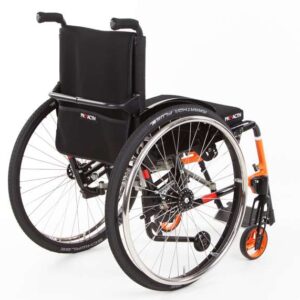 TRAVELER con schienale regolabile nell'inclinazione in 7 posizioni e ribaltabile