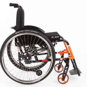 TRAVELER con schienale regolabile nell'inclinazione in 7 posizioni e ribaltabile