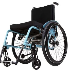 TRAVELER con schienale regolabile nell'inclinazione in 7 posizioni e ribaltabile e maniglie di spinta di sicurezza regolabili in altezza