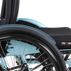 Spondina paraspruzzi in alluminio rimovibile mediante funzione di innesto