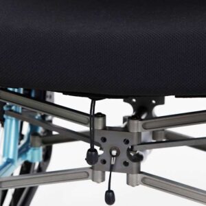 Meccanismo di piegatura resistente alle torsioni con puntoni