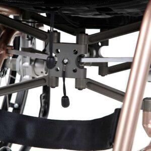 Meccanismo di piegatura resistente alle torsioni con puntoni