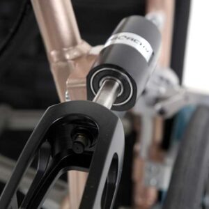 Forcella della ruota sterzante rimovibile tramite l'asse flottante