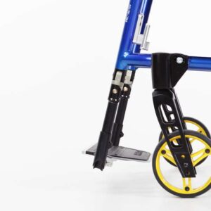 Poggiapiedi ribaltabile all'indietro con meccanismo di innesto a molla