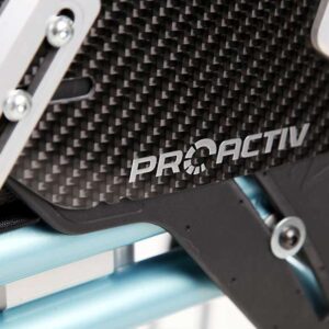 Spondina paraspruzzi in carbonio rimovibile mediante funzione di innesto